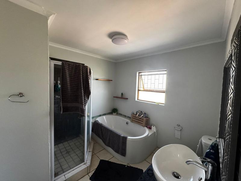 To Let 4 Bedroom Property for Rent in Vierlanden Western Cape